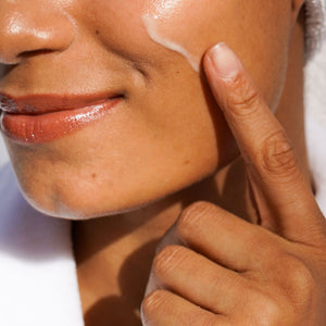 D3+ Serum application on the face